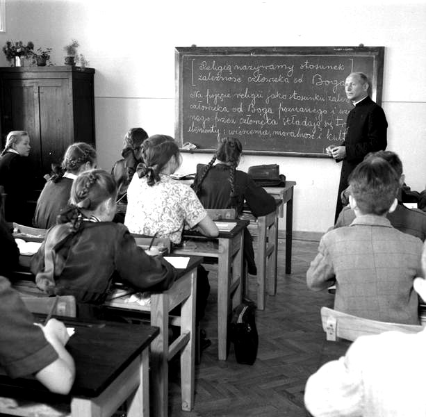 Czy religia wlicza się do średniej ocen? Tak policzysz wynik