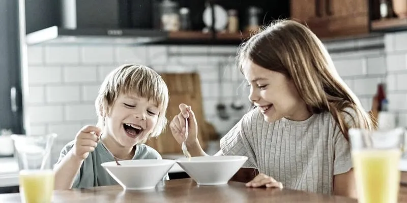 Echolalia u dziecka: kiedy powtarzanie słów to norma, a kiedy objaw?