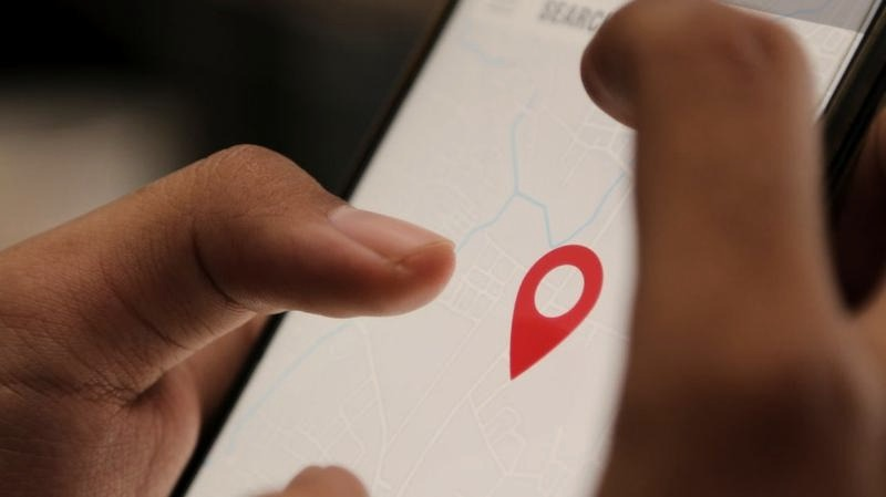 Lokalizacja telefonu po numerze: które metody działają naprawdę?