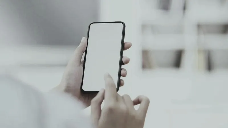 Ubezpieczenie telefonu – czy warto i jak wybrać polisę bez przepłacania?